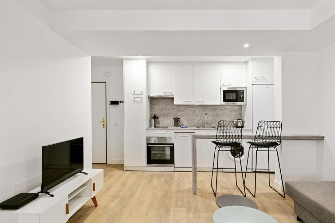 Refurnished One-Bedroom Las Letras Madrid Exterior foto