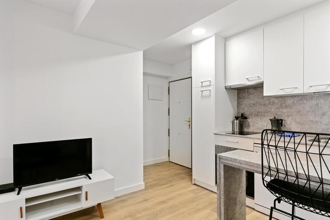 Refurnished One-Bedroom Las Letras Madrid Exterior foto